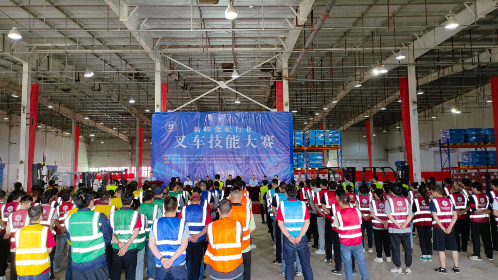 2024年新疆仓配行业叉车技能巅峰对决： 安全与效率并重，工匠精神闪耀赛场